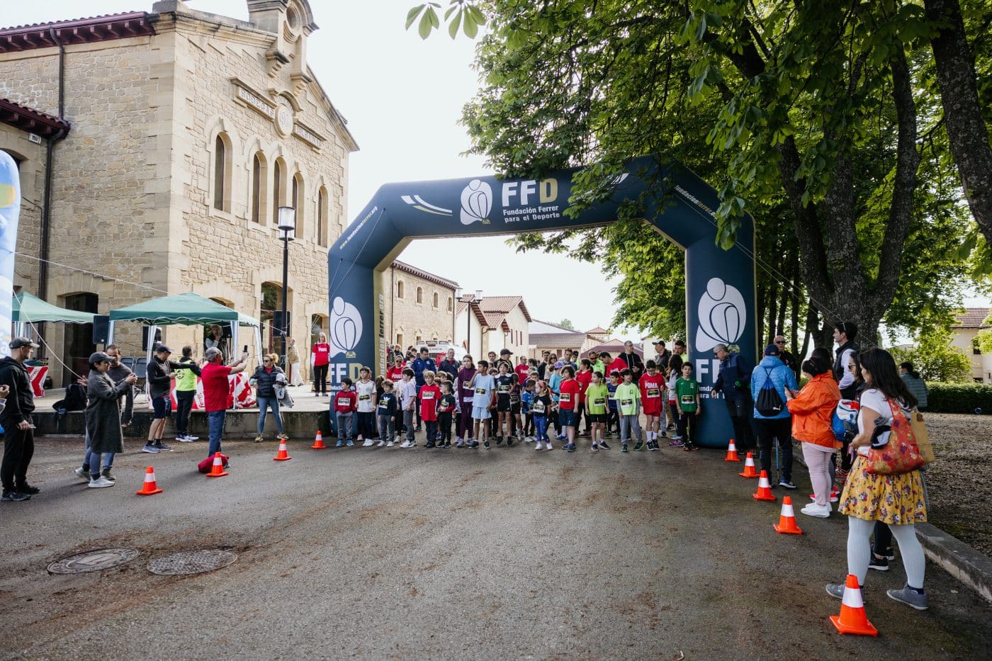 La III Carrera Solidaria Viña Pomal bate récord en Haro: más de 700 participantes y 3.000 euros recaudados para FARO 13