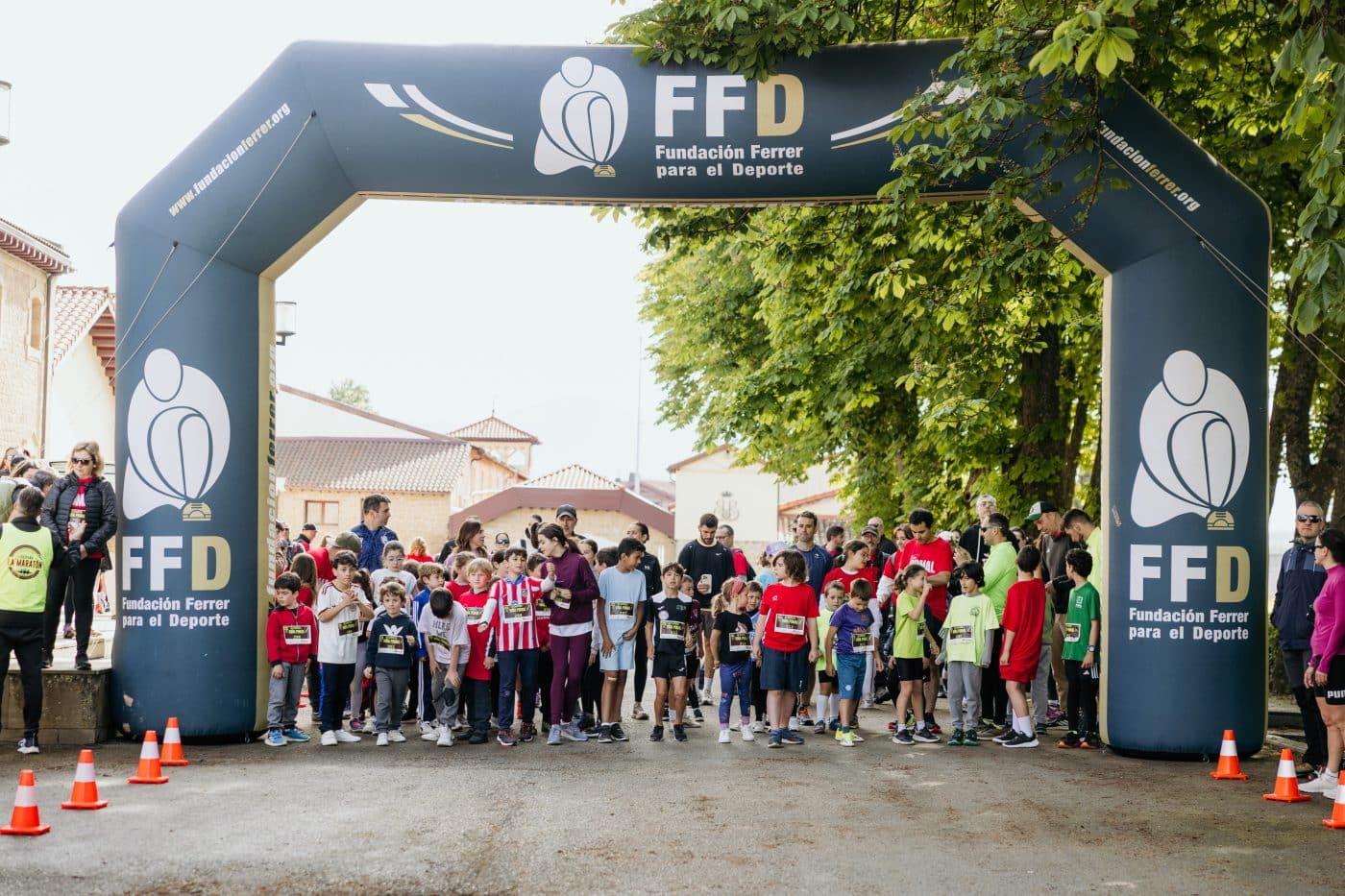 La III Carrera Solidaria Viña Pomal bate récord en Haro: más de 700 participantes y 3.000 euros recaudados para FARO 12
