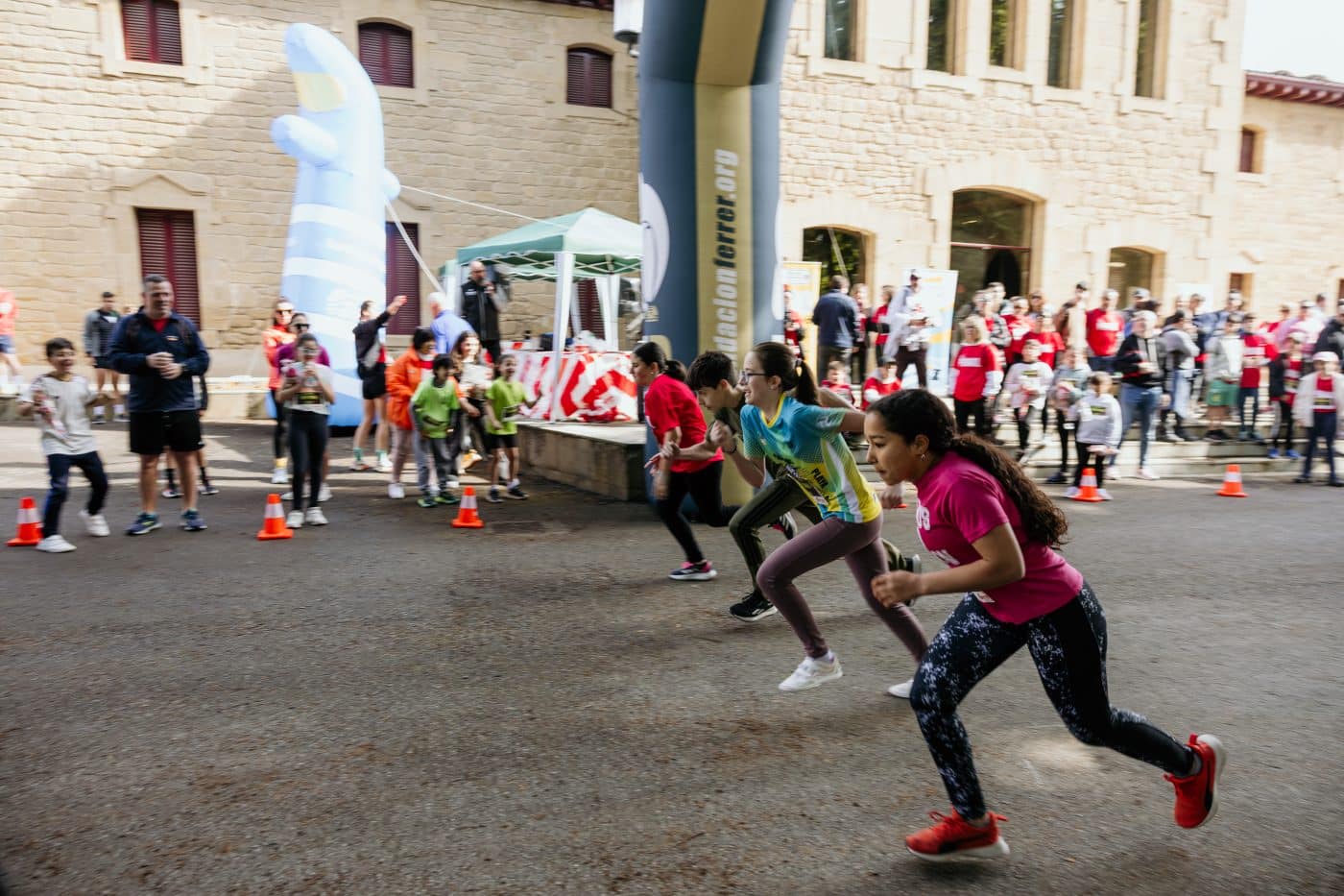 La III Carrera Solidaria Viña Pomal bate récord en Haro: más de 700 participantes y 3.000 euros recaudados para FARO 9