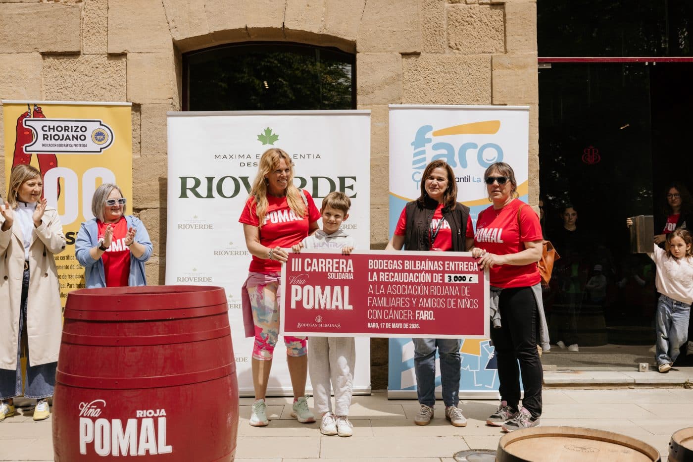 La III Carrera Solidaria Viña Pomal bate récord en Haro: más de 700 participantes y 3.000 euros recaudados para FARO 2