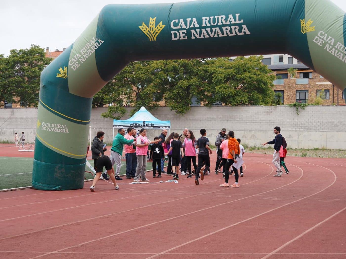 La IV Milla Solidaría del Cossío llena el Luis de la Fuente de deporte, inclusión y solidaridad 9