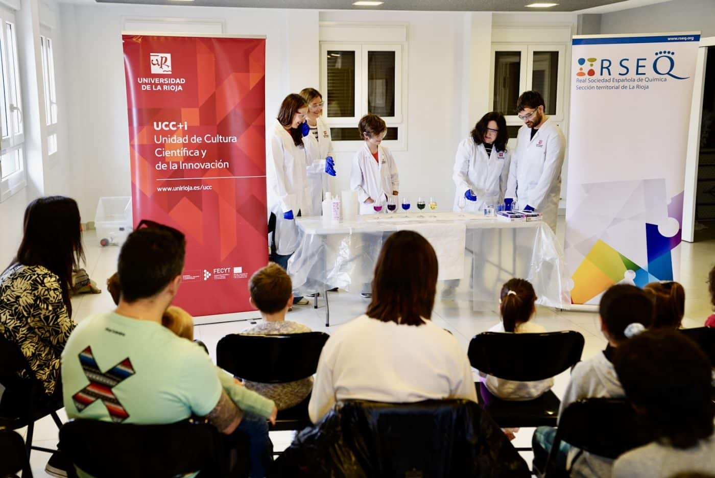 Manjarrés acerca la ciencia al medio rural con una nueva edición de ‘La química se mueve’ de la UR 2