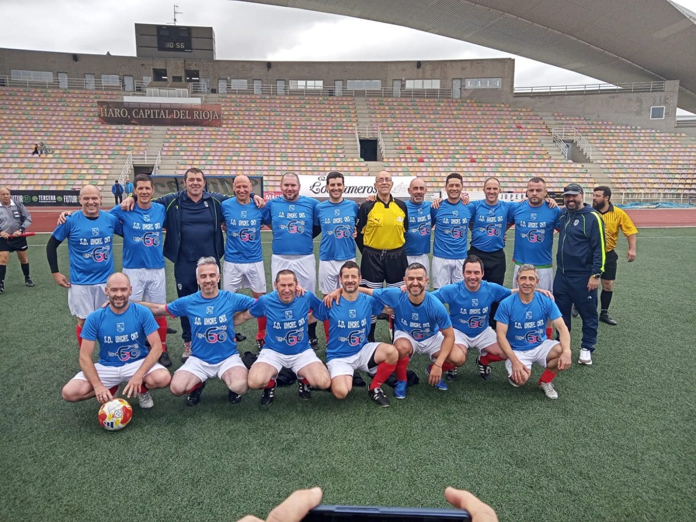 Los veteranos del Haro Deportivo y Umore Ona de Usánsolo firman tablas en el Luis de la Fuente 3