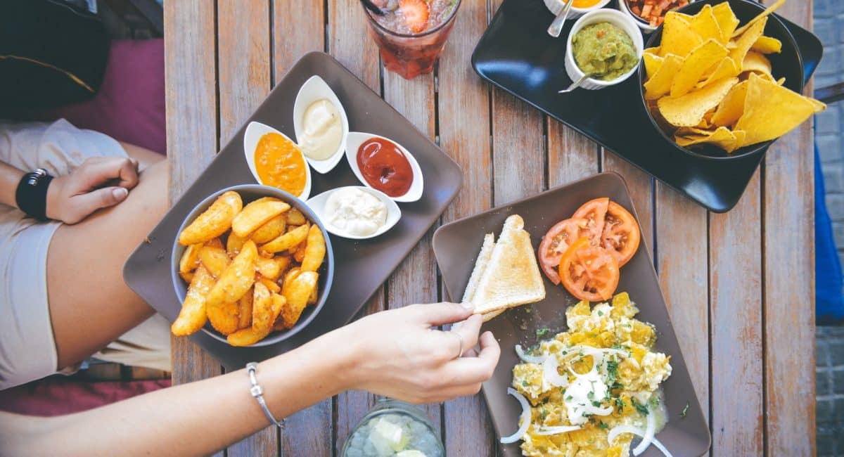 El 54% de los riojanos cambia su alimentación en verano y el 26% engorda más de 5 kilos