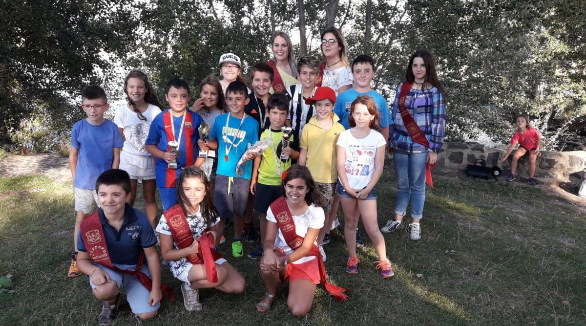 Casi 40 niños participan en los Concursos de Pesca de la Sociedad Riojalteña de Caza y Pesca 2