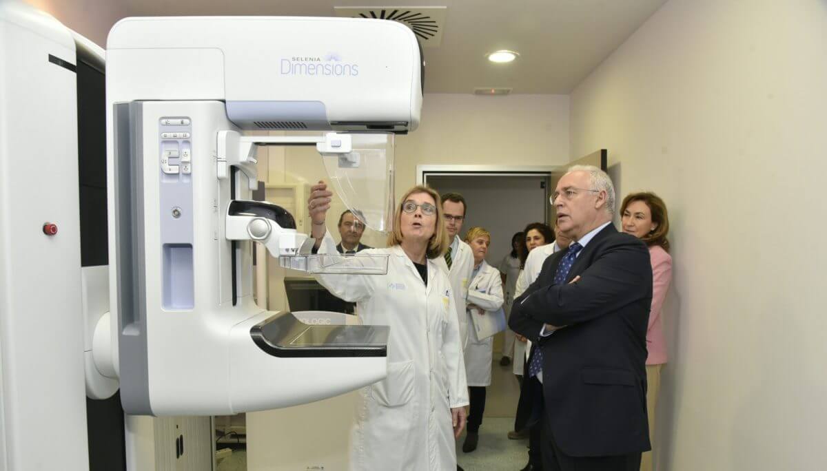 El Hospital San Pedro incorpora el mamógrafo digital donado por la Fundación Amancio Ortega
