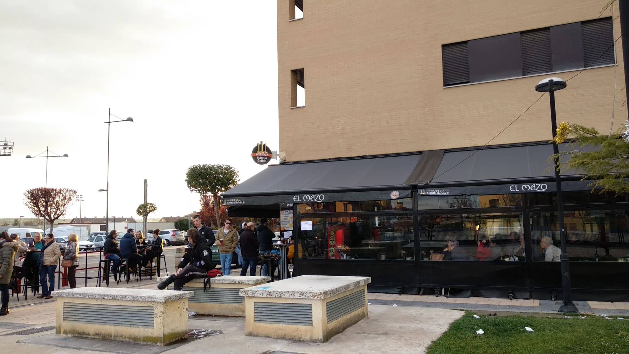 Bar-Cafetería El Mazo cierra “por el tiempo necesario” para colaborar con la contención