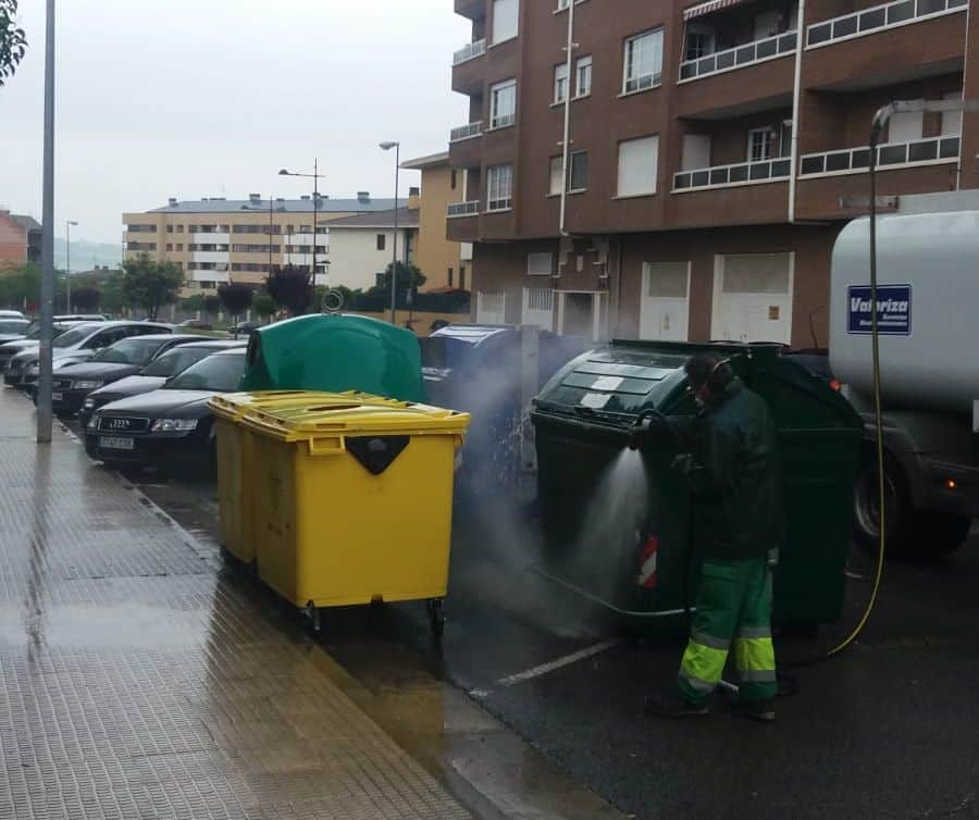 El Ayuntamiento de Haro advierte del riesgo de contagio al desechar guantes y mascarillas de forma errónea