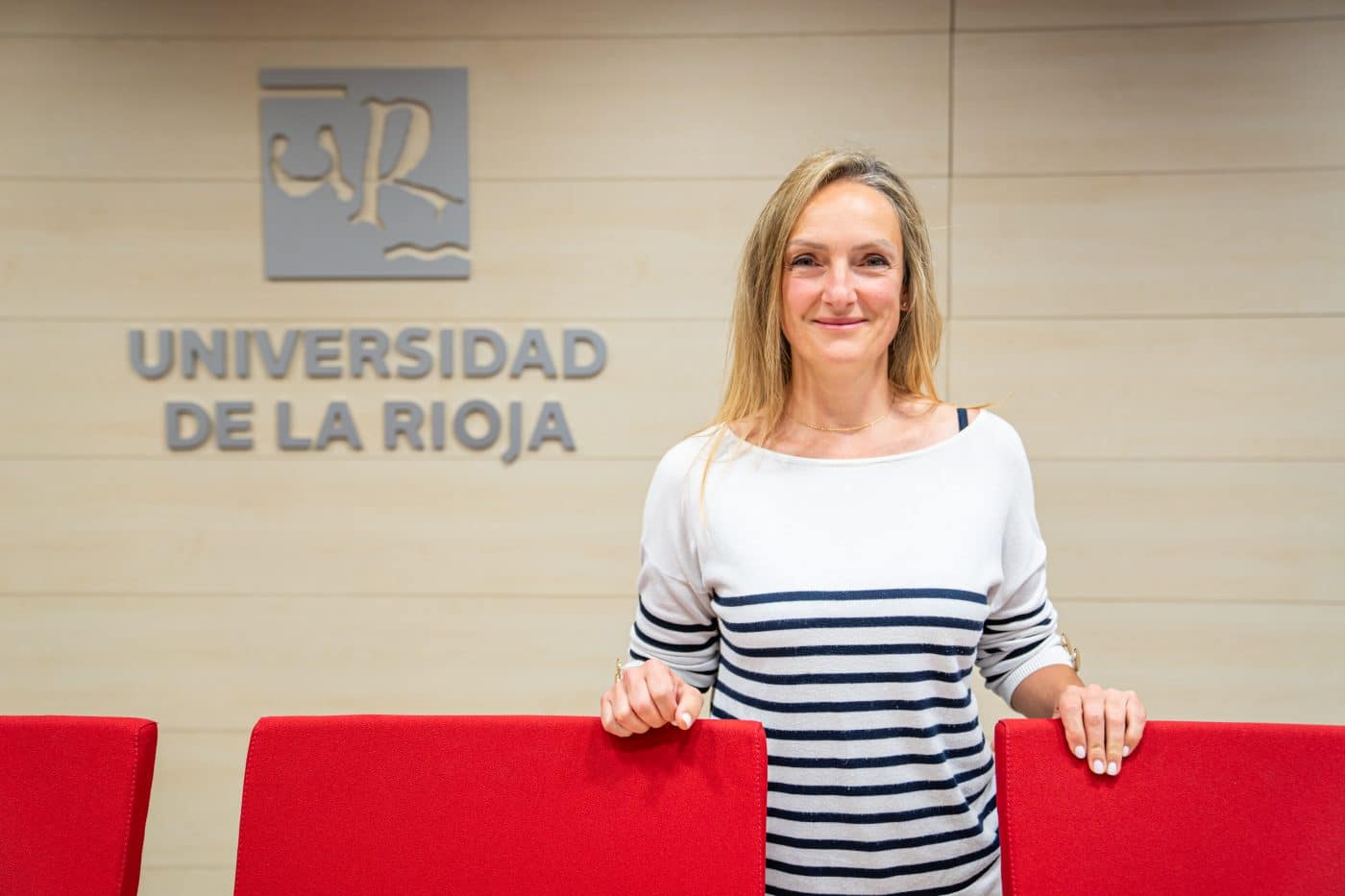 Elena Corzana inaugura con un modelo de bodega artesana las Jornadas de Enología y Viticultura de la UR 1