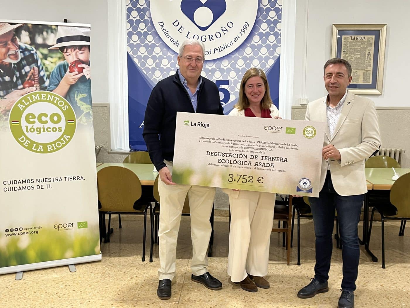 El CPAER y el Gobierno riojano entregan 3.752 euros a la Cocina Económica de la degustación de ternera ecológica de San Mateo 1