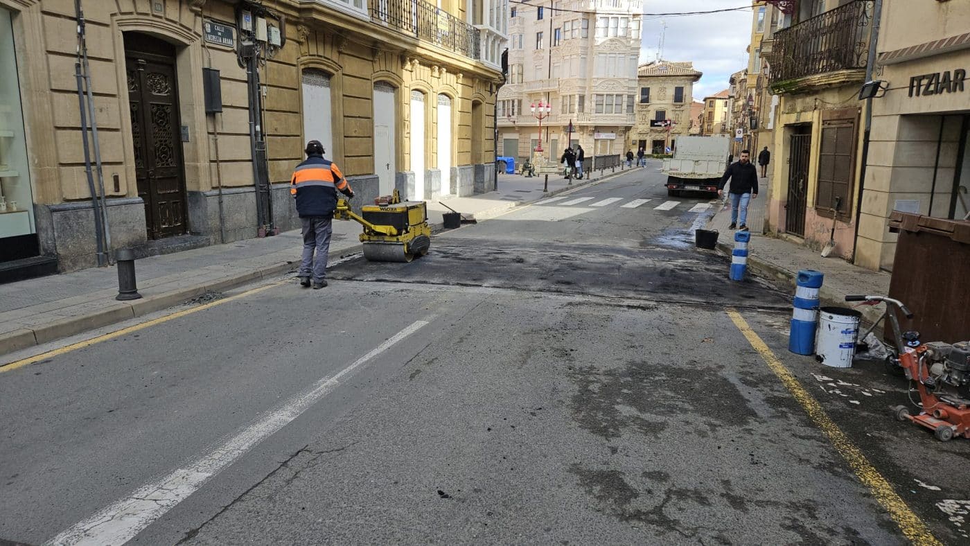 El Ayuntamiento de Haro rebaja el badén de la calle Lucrecia Arana por las quejas de los conductores