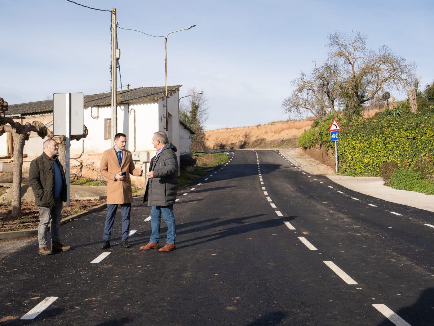 Finalizadas las obras en la carretera LR-327 entre Cañas y Manzanares de Rioja