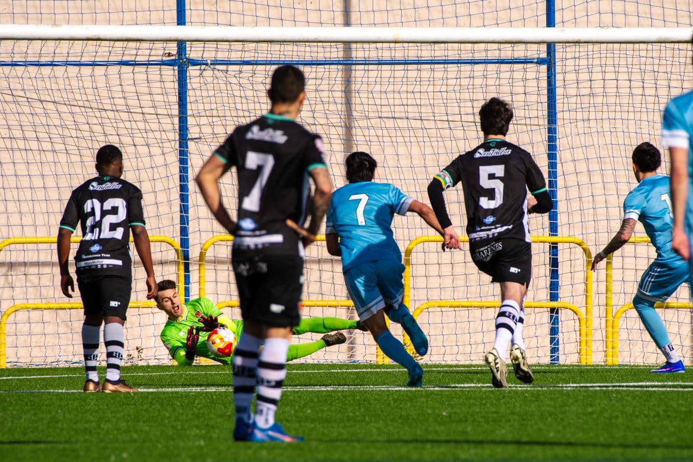 El Haro suma una nueva derrota ante el Comillas y se asoma al peligro