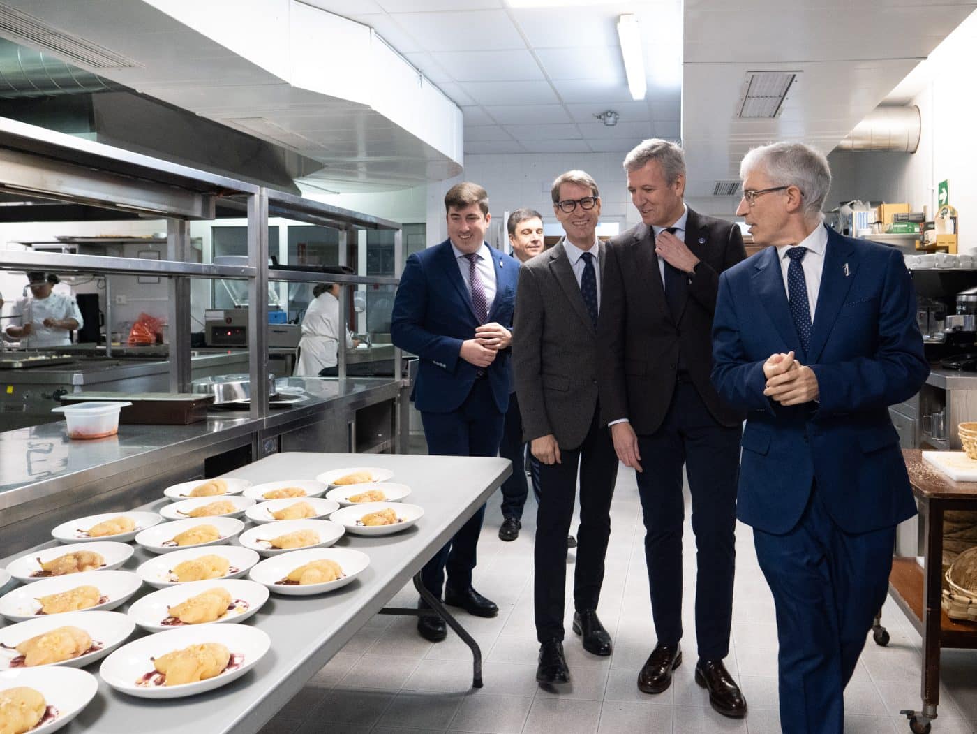 El presidente de la Xunta visita la Escuela de Hostelería de Santo Domingo de la Calzada