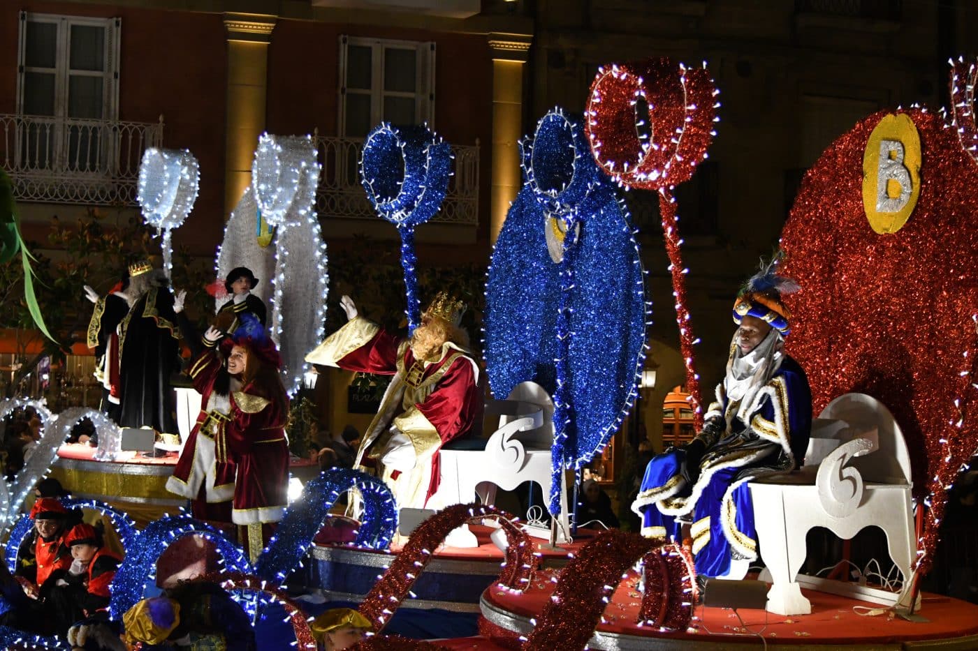 FOTOS: La ilusión vence al frío en la Cabalgata de Reyes de Haro