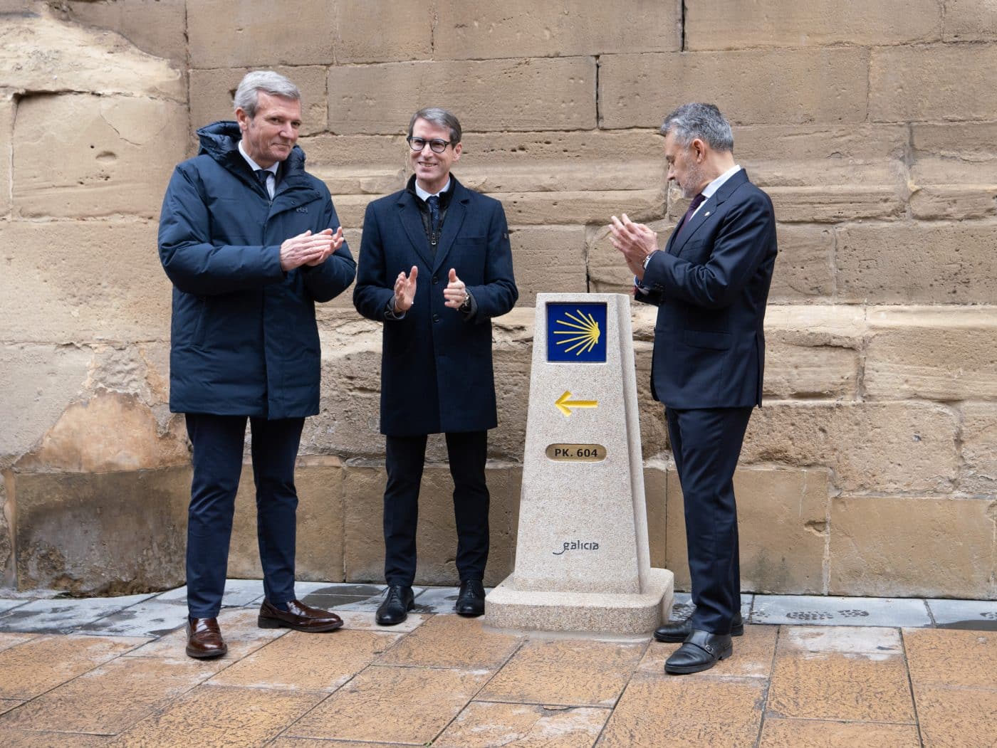 La Rioja y Galicia refuerzan su vínculo en torno al Camino de Santiago con la inauguración de un nuevo monolito en Logroño