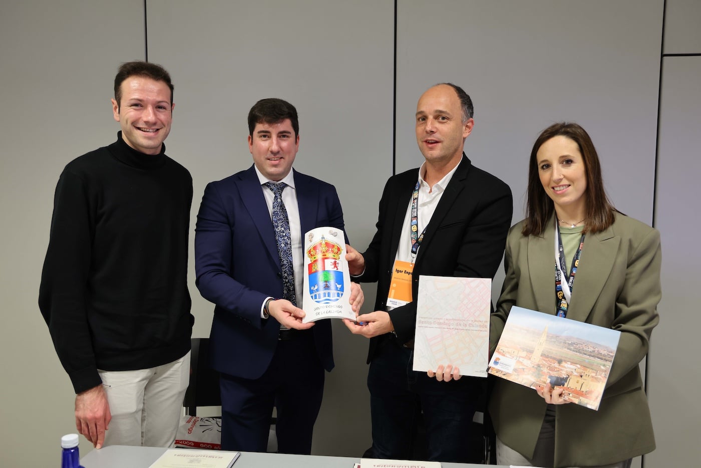 Santo Domingo de la Calzada se adhiere en Fitur a la Red de Ciudades y Villas Medievales