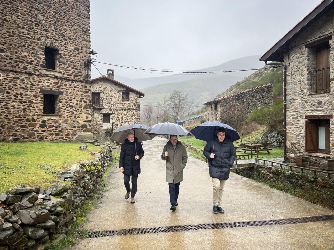 El Gobierno riojano impulsa mejoras para reforzar la calidad de vida en las aldeas de Ezcaray