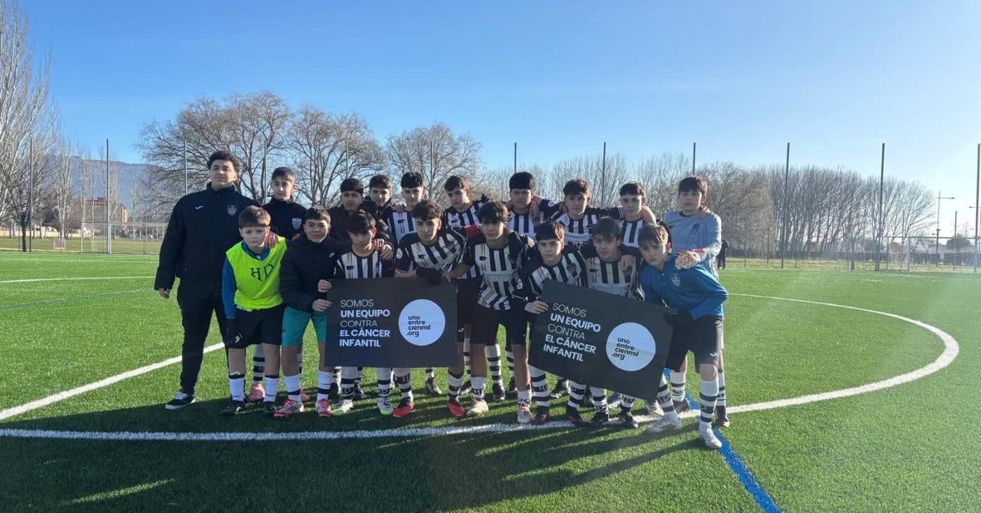 El Haro Sport Club convierte sus partidos en un gesto solidario contra el cáncer infantil