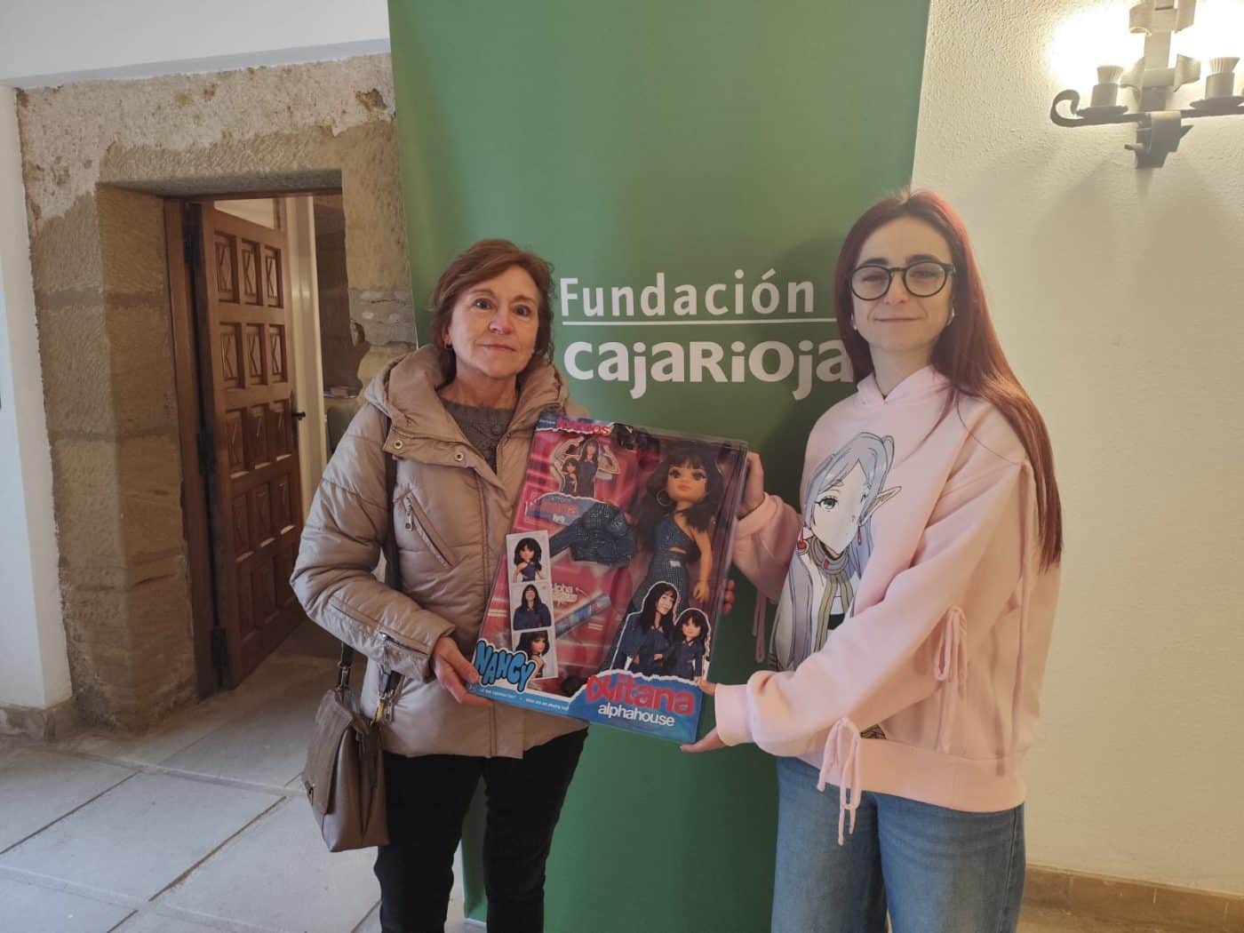 La exposición ‘Historia de las Muñecas’ de Haro y Santo Domingo recauda 1.350 euros para la Asociación contra el Cáncer