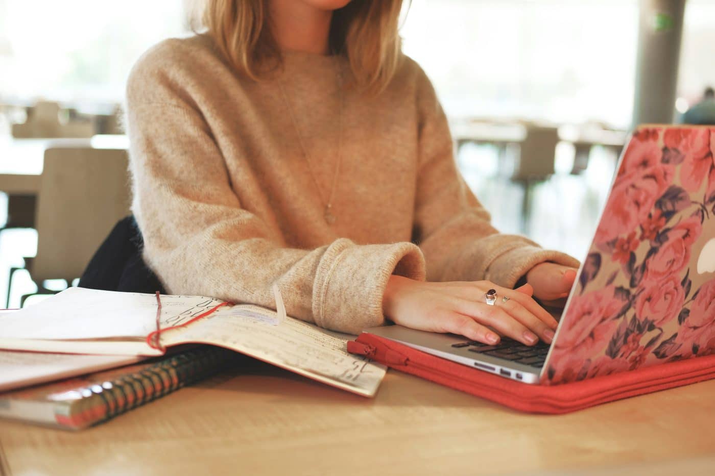 El 9% de los mensajes de odio en comentarios a noticias digitales se dirige contra las mujeres