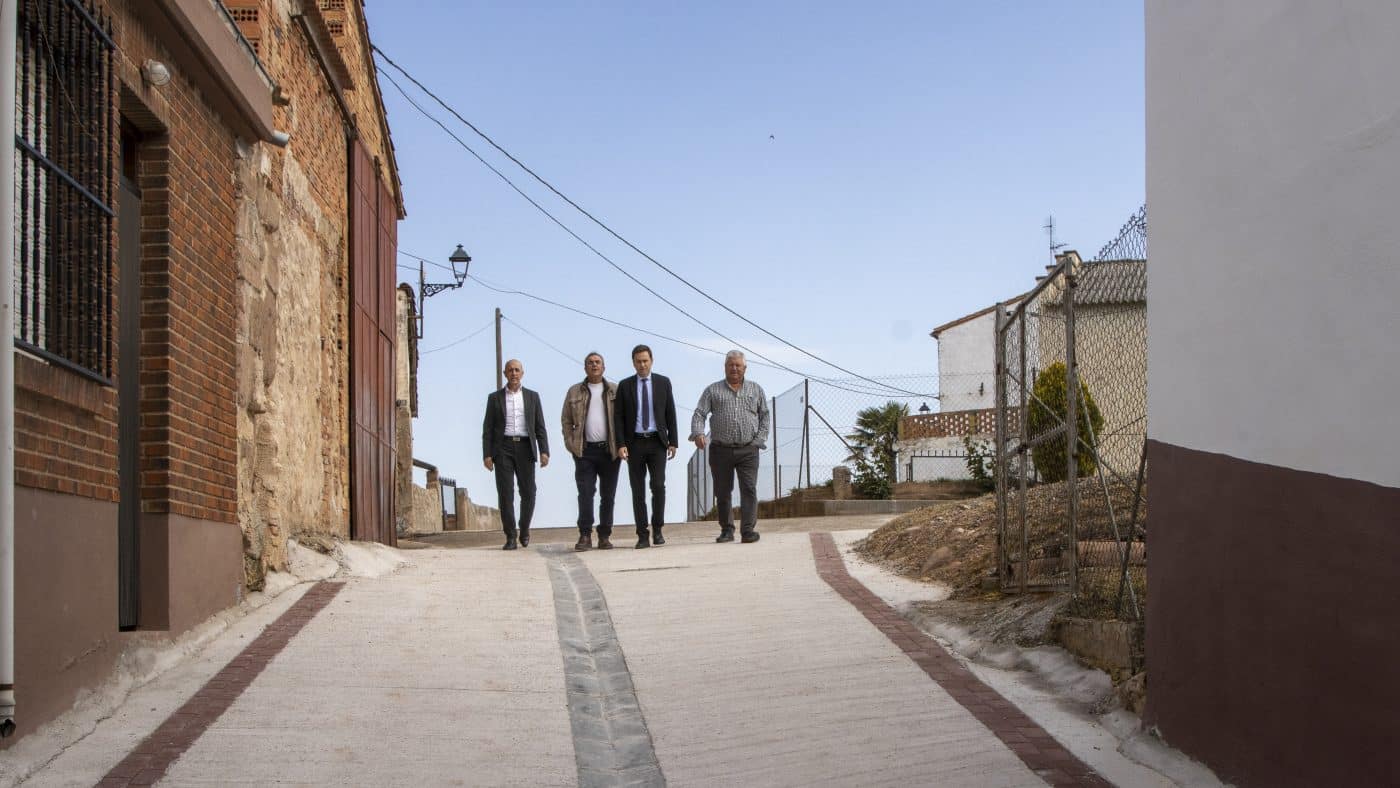 Arenzana de Arriba renueva las calles El Puente y Real con una inversión cercana a los 44.000 euros