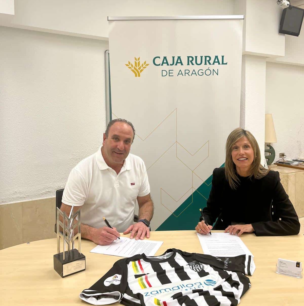 Caja Rural de Aragón firma un convenio con el Haro Sport Club para impulsar el fútbol base