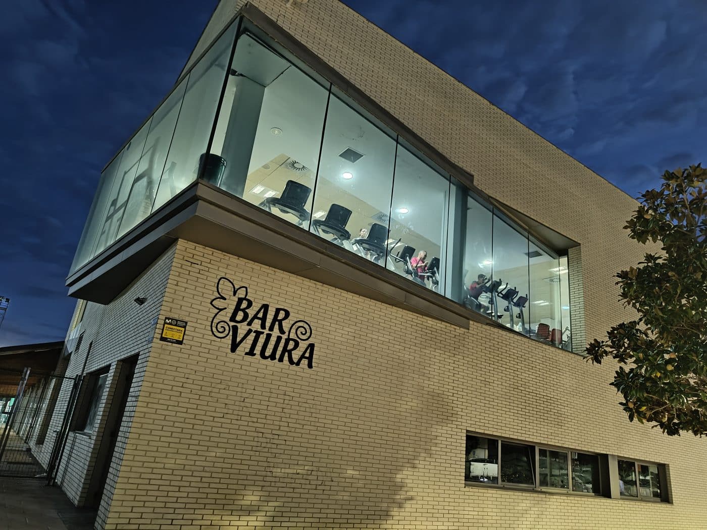 Haro adjudica la obra para transformar la cafetería de las piscinas climatizadas en una nueva sala de ejercicios