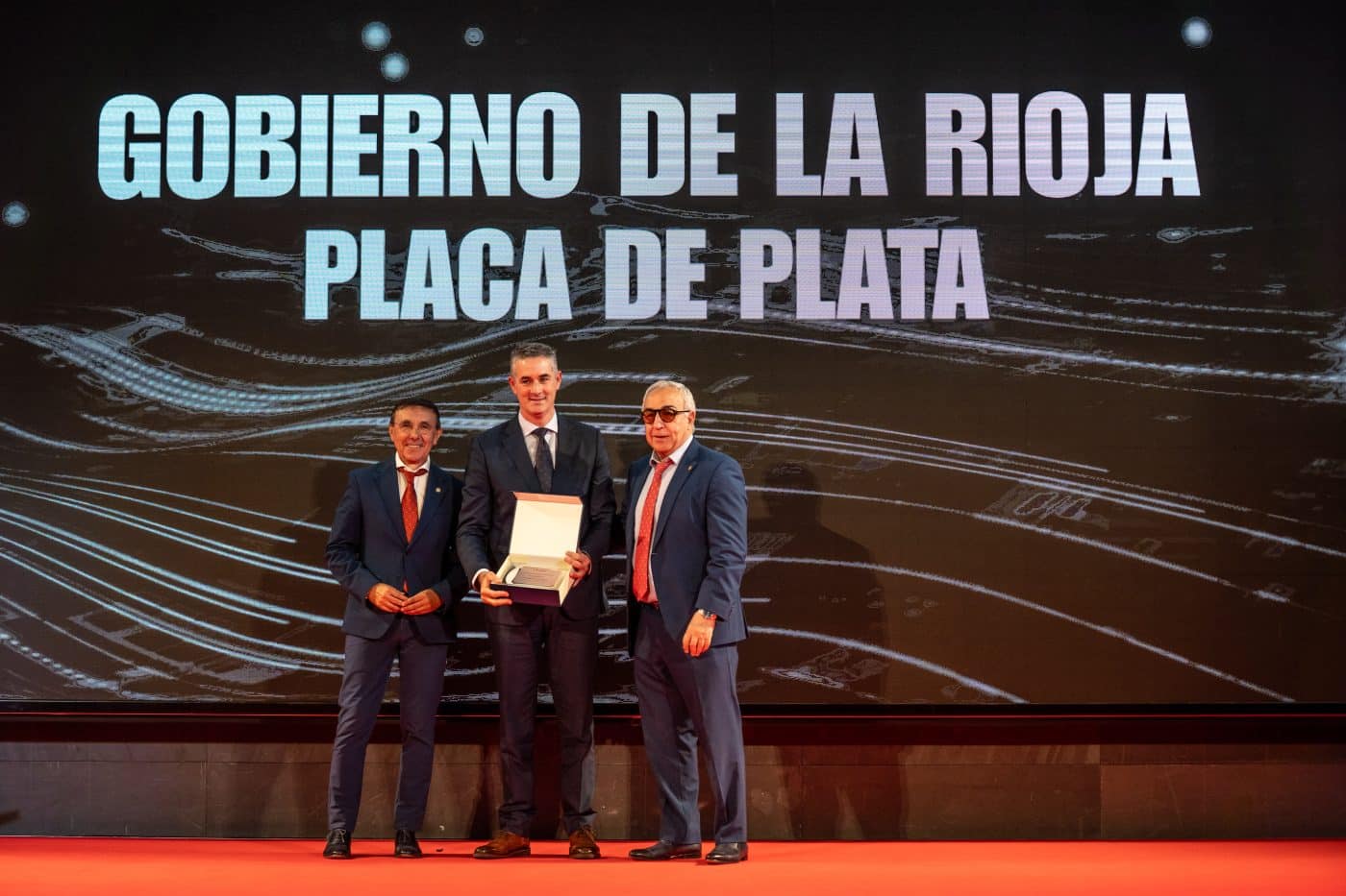 La FETRI premia el crecimiento del triatlón en La Rioja con la Placa de Plata