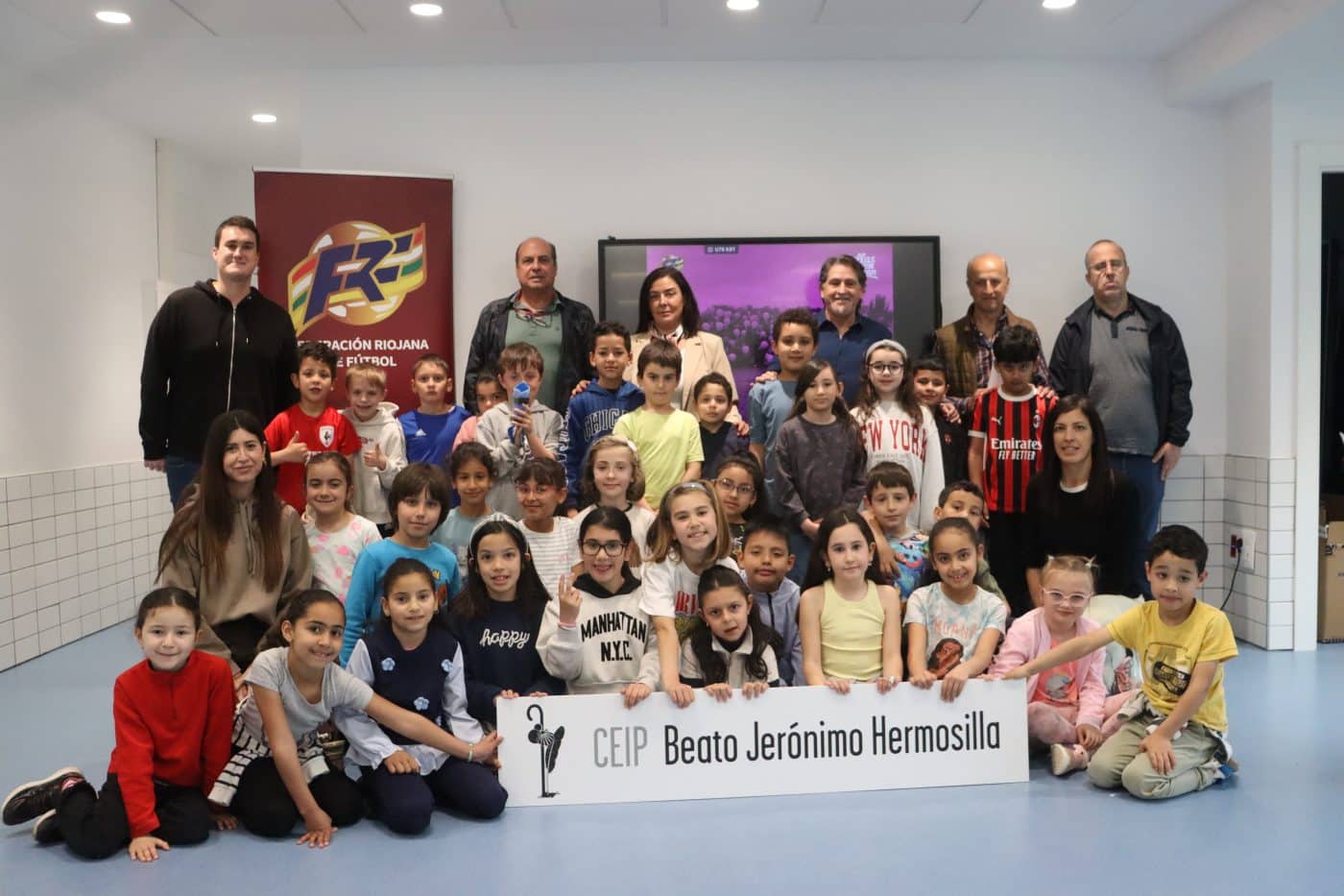 El fútbol femenino entra en las aulas de Santo Domingo de la Calzada