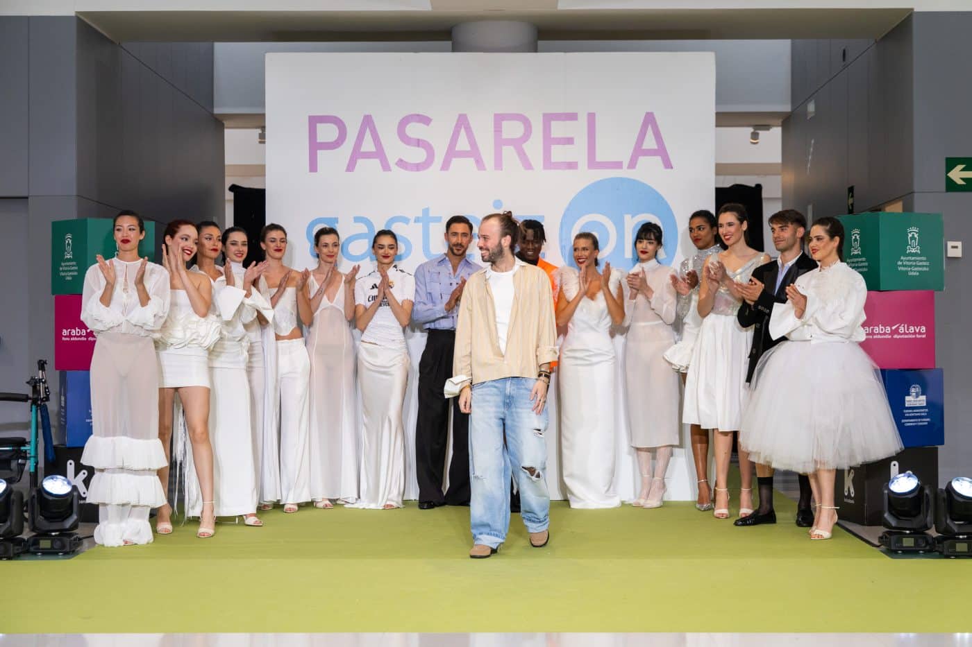 El diseñador jarrero Juan Fernández presenta su primera colección nupcial: “No hay una única forma de ser novia”