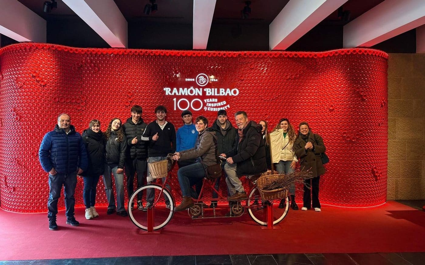 Estudiantes de Vitivinicultura del Cossío visitan Ramón Bilbao para conocer de cerca el proceso de elaboración del vino