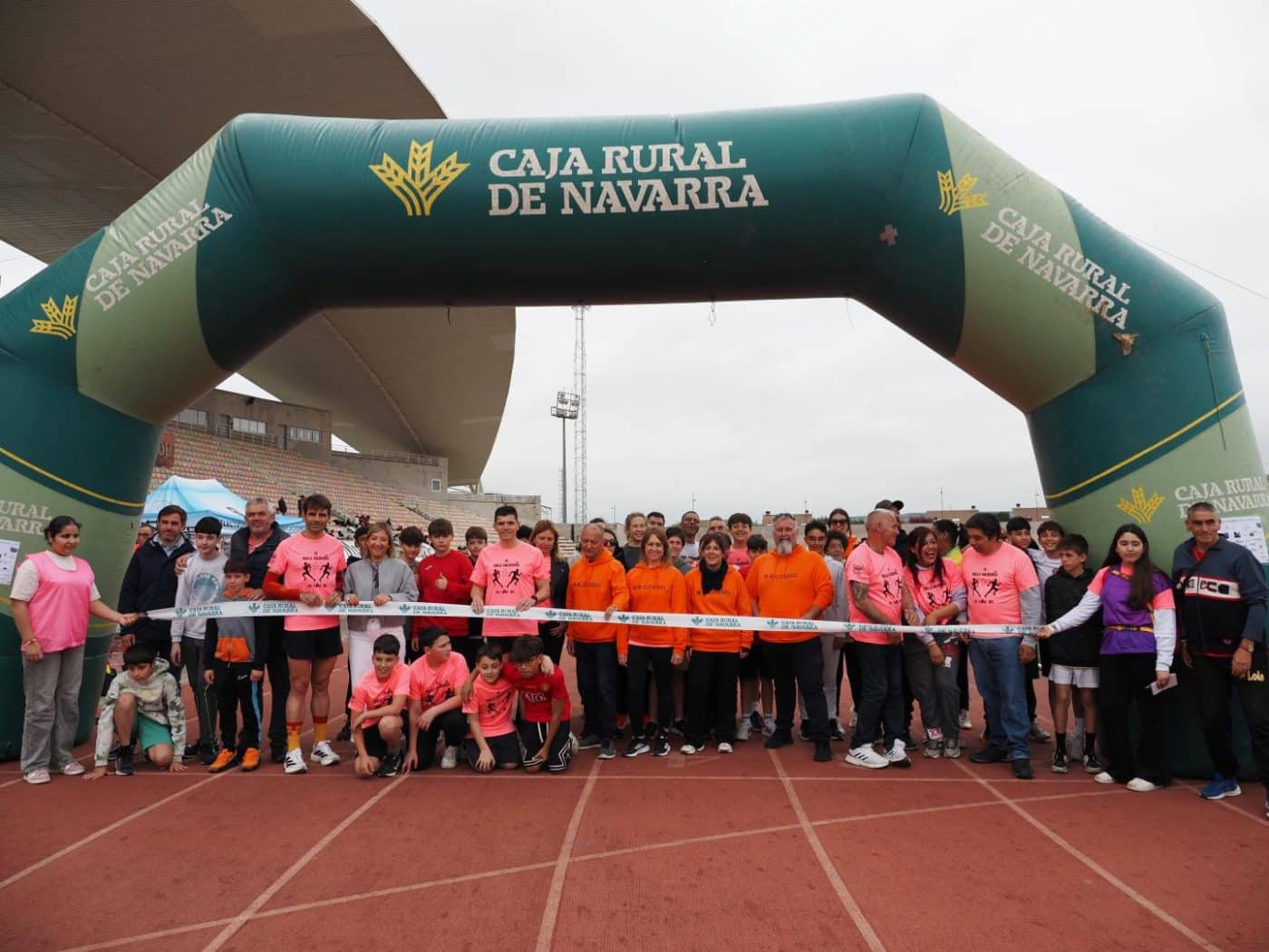 La IV Milla Solidaría del Cossío llena el Luis de la Fuente de deporte, inclusión y solidaridad