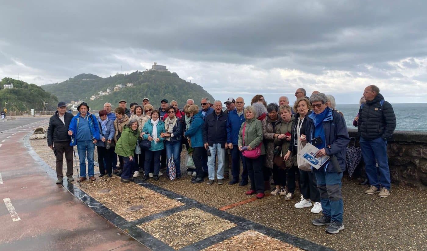 Los Amigos del Camino de Santiago de Haro-Rioja Alta disfrutan de una jornada de convivencia en San Sebastián