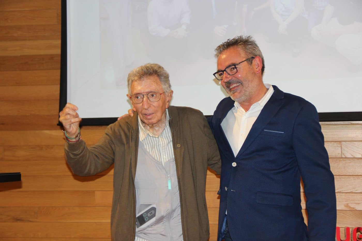 Tomás Santos recibe la Insignia de Oro de UGT La Rioja al compromiso sindical